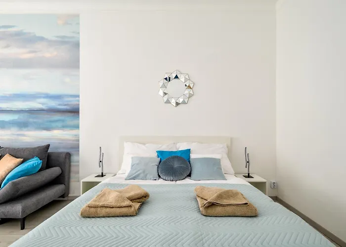 2 Separate Bedrooms Oasis Apartment *
