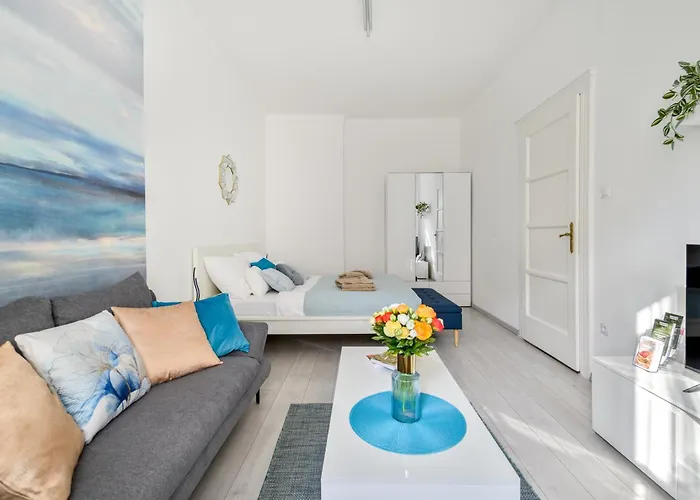 2 Separate Bedrooms Oasis *