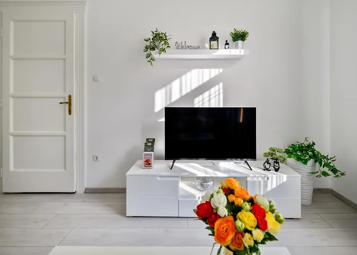 2 Separate Bedrooms Oasis
