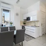 Oasis 2br شقة