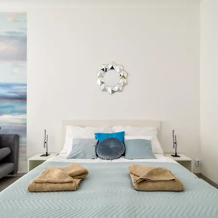 Oasis 2br شقة *